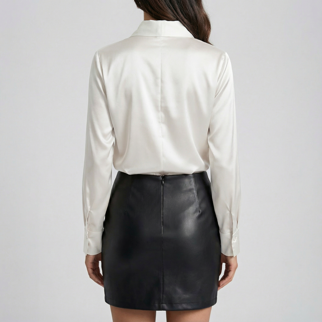 Bluză din satin cu fundă la gât