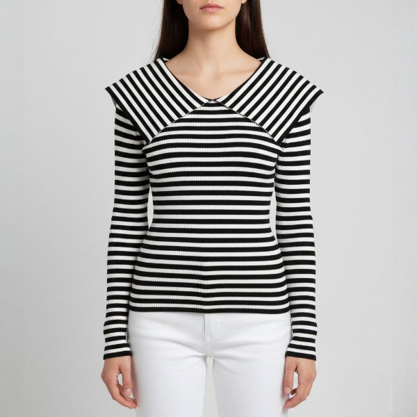 Pulover cu decolteu în V și guler drapat