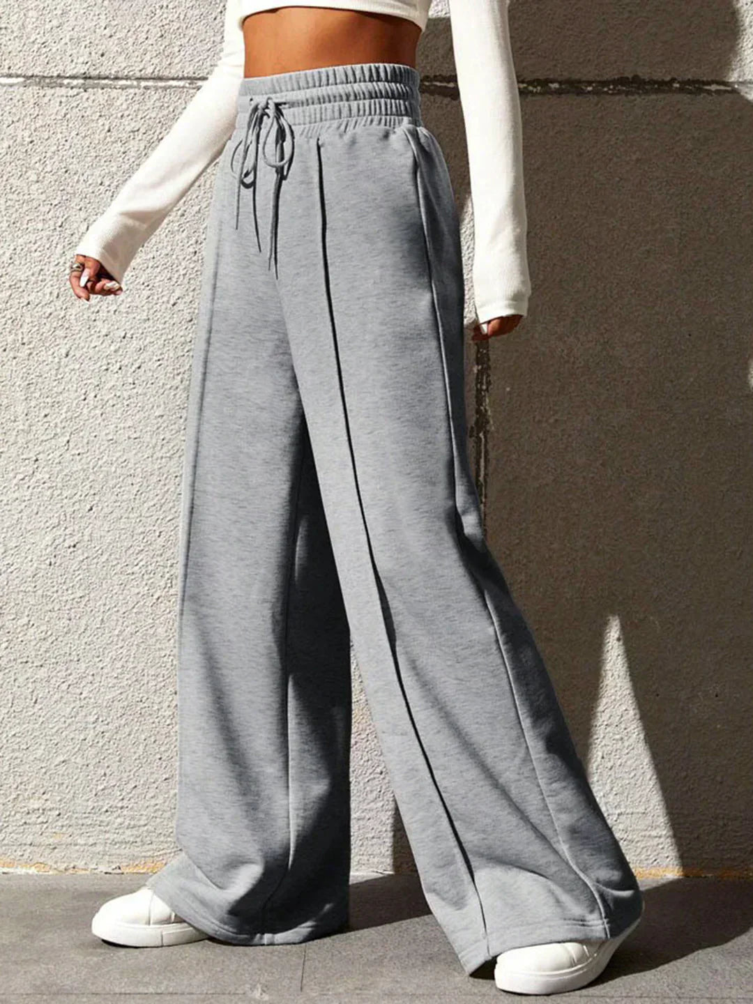 Pantaloni de trening largi, casual și eleganți pentru plimbări prin oraș