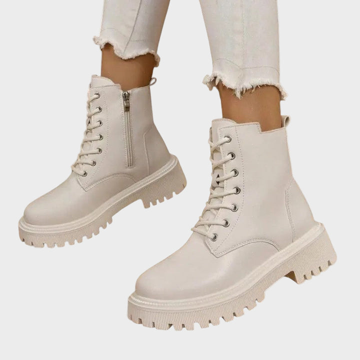 ChicPlush - Botine din Fleece cu Șireturi