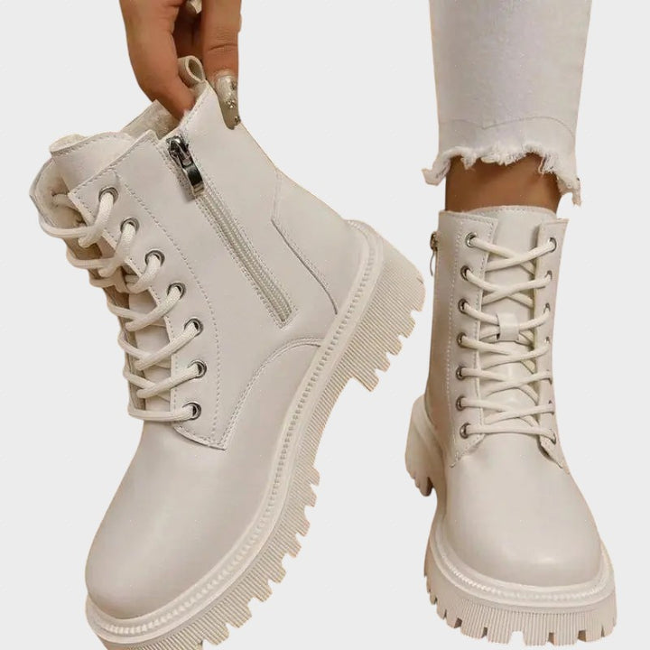 ChicPlush - Botine din Fleece cu Șireturi